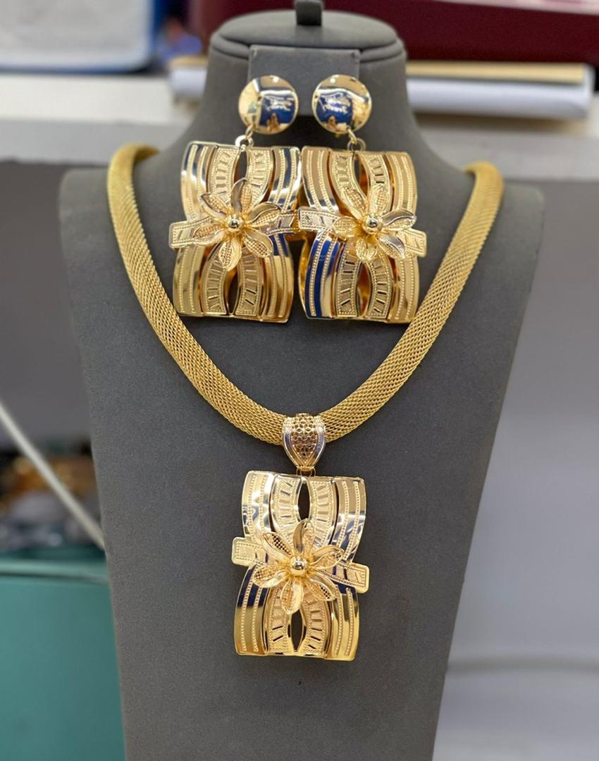 Wig and Jewelry in Alimosho